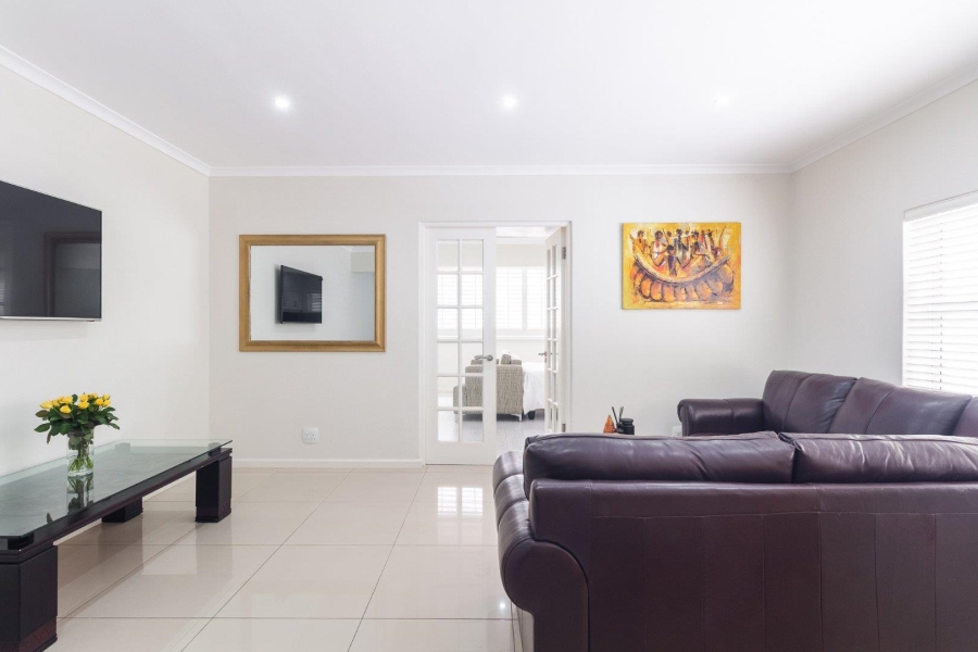 To Let 1 Bedroom Property for Rent in Sea Point Western Cape